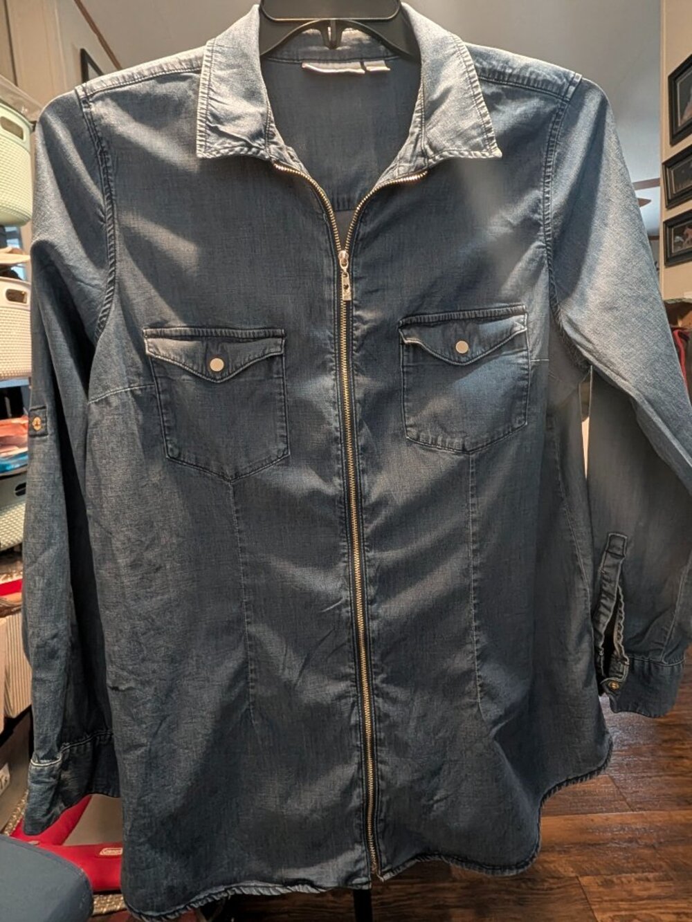 Belle by Kim Gravel Women's Top Sz M Zip up Denim Shirt with Snap button Pockets
